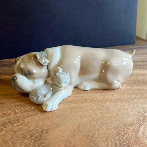 Lladro "Unlikely Friends" Figurine ~ Dog & Cat Napping ~ #6417 ~ Retired 2005 - Picture 1 of 5